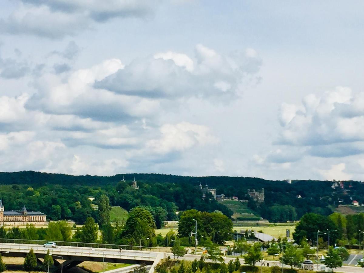 Panoramablick Auf Elbe Und Schlosser Dresden Exterior photo